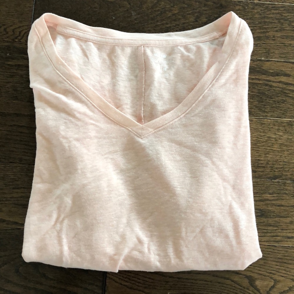 Old Navy Women’s Boyfriend V Neck T- EUC